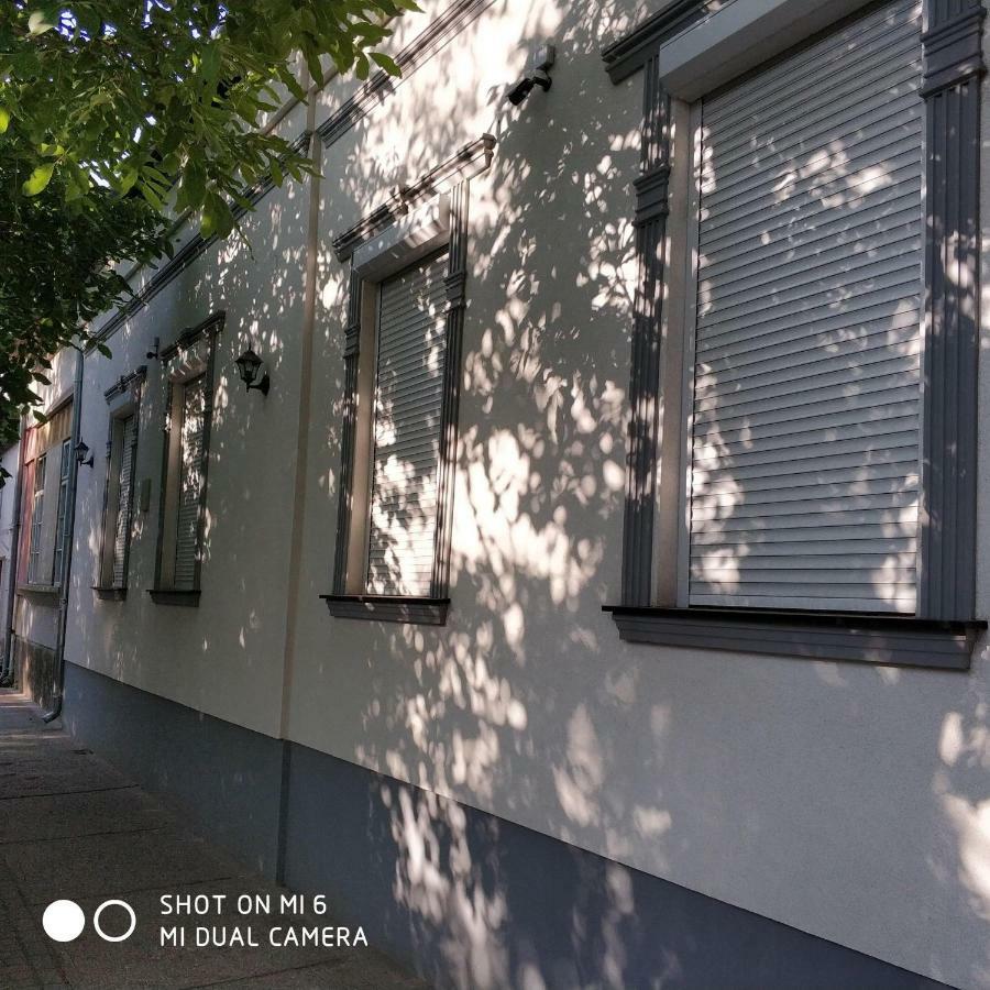 Belvarosi Apartmanszallo - Kiskunfelegyhaza Exterior photo